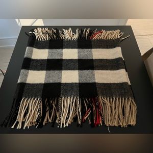 Burberry Check Cashmere ScarfPrice